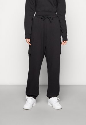 CLUB PANT - Kargopüksid - black