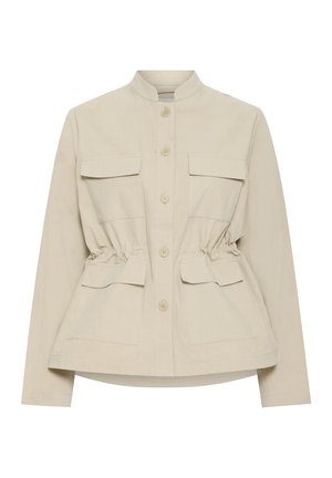 Beige jas met lange mouwen en opstaande kraag, knoopsluiting aan de voorkant, getailleerde taille en vier klepzakken.