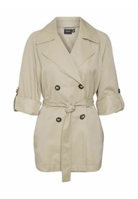 Abrigo trench de color beige, de doble botonadura, con cinturón en la cintura, solapas grandes, manga tres cuartos y botones negros. Tejido suave con un corte estructurado.