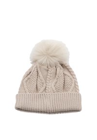 Cappellino a maglia beige con risvolto, caratterizzato da un motivo a rilievo e un grande pon pon in ecopelliccia sulla sommità.