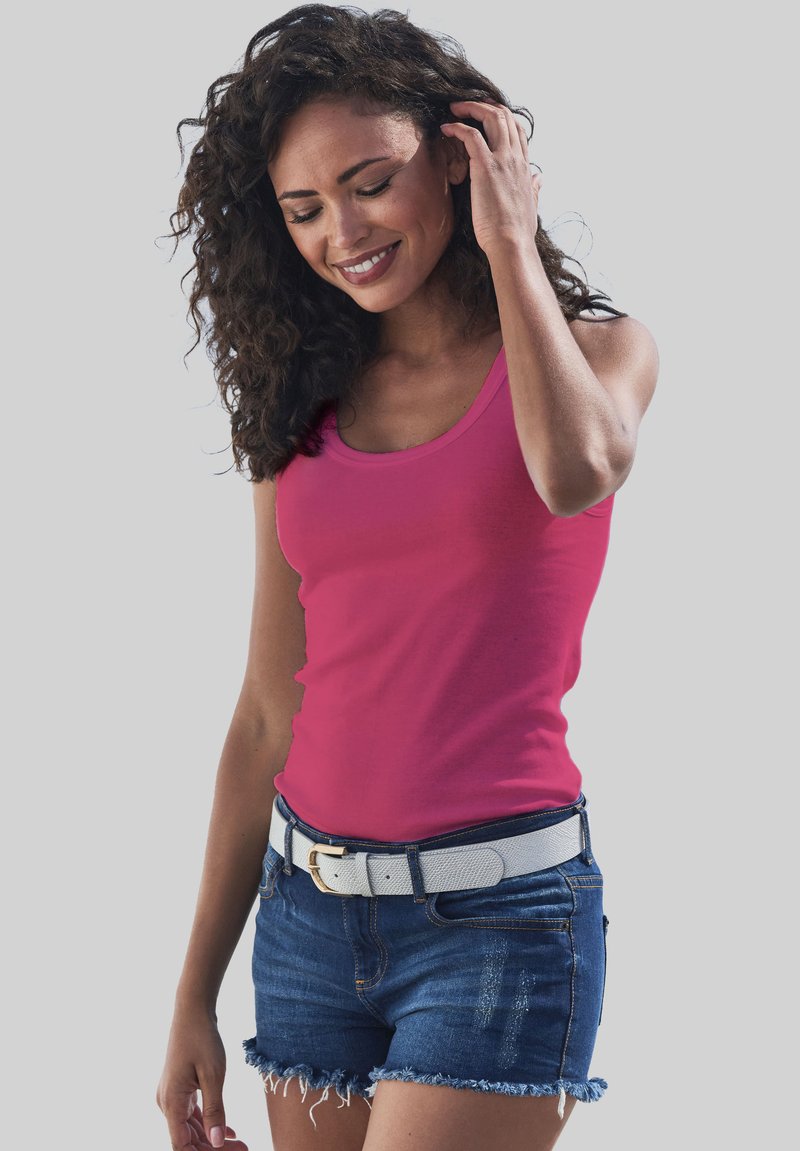 Fitted pink tank top made of cotton, paired with frayed denim shorts, and a textured white belt with a gold buckle.