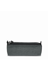 Trousse en tissu grise de forme rectangulaire, fermeture zippée et accents noirs, avec une surface texturée.