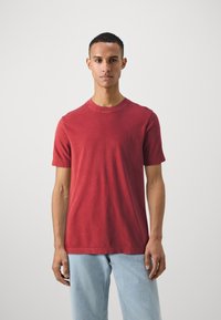 DRYKORN RAPHAEL - Paprasti marškinėliai - red