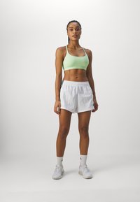 adidas Performance ALL ME - Kergelt toetav spordirinnahoidja - semi green spark