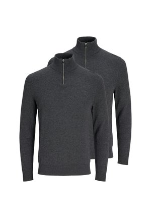 Zwei dunkelgraue Langarmpullover mit Viertel-Reißverschluss und hohem Kragen, gerippte Bündchen und Säume, vor weißem Hintergrund dargestellt.