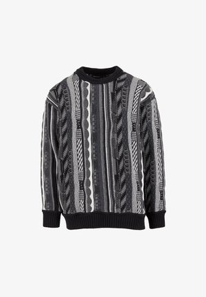 Schwarzer, weißer und grauer gemusterter Pullover mit Rundhalsausschnitt, der verschiedene strukturierte Streifen sowie gerippte Bündchen und Saum aufweist.