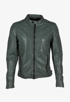 Veste en cuir verte avec une fermeture éclair à l'avant, col montant et accents côtelés sur les épaules. Comprend deux poches latérales zippées. Texture lisse.