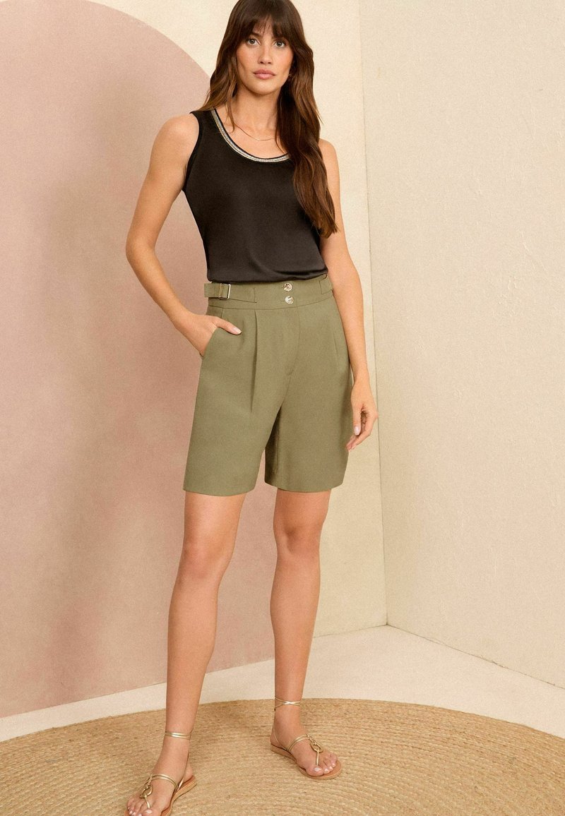 Love & Roses REGULAR FIT - Rövidnadrágok - green tab