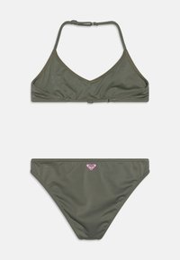 Olivgrön bikinitopp med trekantig design och matchande trosor. Har justerbara axelband och en rosa logotyp på trosorna. Slät yta.