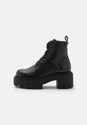 Kotníkové boty na platformě - black