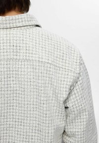 Selected Homme Vasaras jaka - egret