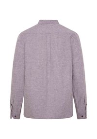 Langärmliges Hemd aus helllila strukturiertem Stoff, mit einem spitzen Kragen, geknöpften Manschetten und einem zentralen Rückenfalten.