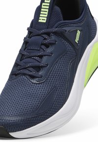 Puma CELL THRILL UNISEX - Cestná bežecká obuv - club navy fizzy apple