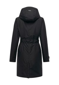Cappotto lungo nero con cappuccio, vita aderente e cucitura centrale sul retro, mostrato da dietro su uno sfondo bianco.