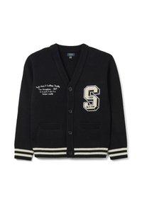 Marineblauer Cardigan aus Strickstoff, mit Schalkragen, fünf Knöpfen, zwei Vordertaschen und weißen gestreiften Bündchen mit einem gestickten Buchstaben und Textdetail.