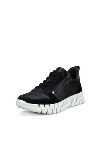 Melns sporta apavu ar teksturētu augšdaļu, sānu rāvējslēdzēju, melnām šņorēm, polsterētu apkakli un biezu baltu segmentētu zolīti, kas nodrošina elastību un atbalstu.