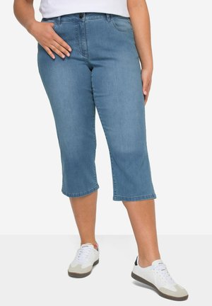 3 4-CAPRI CARRIE STRETCHKOMFORT 5-POCKET - Jeans Shorts - light blue