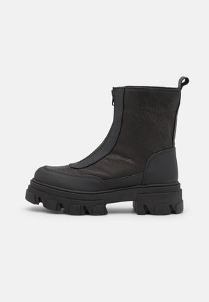 Plateaustiefelette - black