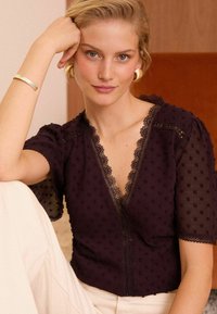 Love & Roses DOBBY FLUTTER SLEEVE - Pluus - red