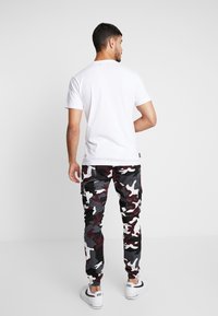 Urban Classics PANTS 2.0 - Cargo trousers - wine