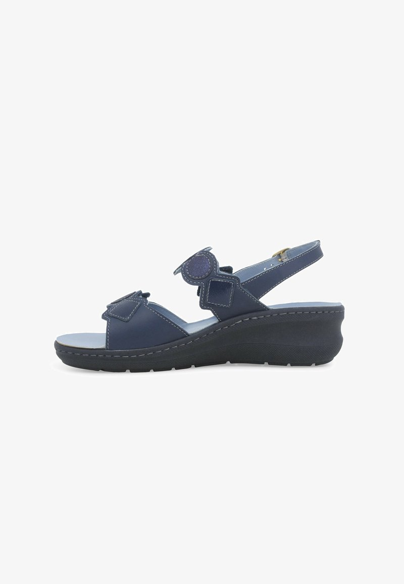 Sandali a zeppa blu navy con cinturini in pelle. Dotati di fibbie regolabili e dettagli testurizzati. Design a punta chiusa con soletta ammortizzata.
