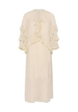 Vestido color crema con mangas y cuerpo con volantes, hecho de tejido ligero. Presenta un cuello alto y una silueta fluida hasta los tobillos.