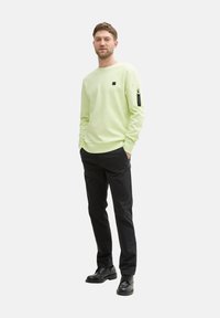 TOM TAILOR LOGO-BADGE - Sweatshirt - lime cream green