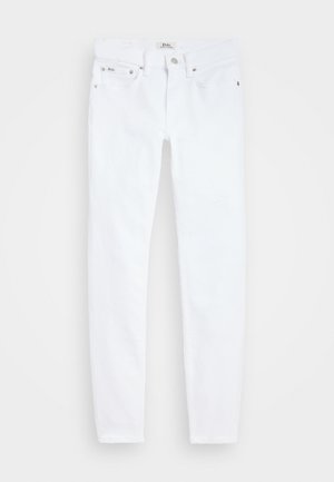 Hvite denimjeans med slim fit, med fem lommer, knapp- og glidelås-lukking, og et logomerke på linningen.