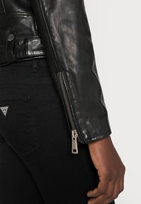 Guess CAMILLE  - Skinnjakke - jet black