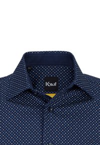 Navyblaues Hemd mit Knopfleiste, das ein kleines weißes Kreuzmuster aufweist, einen klassischen Kragen und eine glatte Stofftextur hat. Markenschild im Kragen.