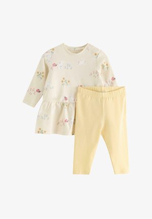 Pitkähihaiseen kermanväriseen mekkoon on painettu pupuja, leppäkerttuja ja kukkia, ja se on yhdistetty yksivärisiin keltaisiin, elastiseen vyötäröön joustaviin legginsseihin.