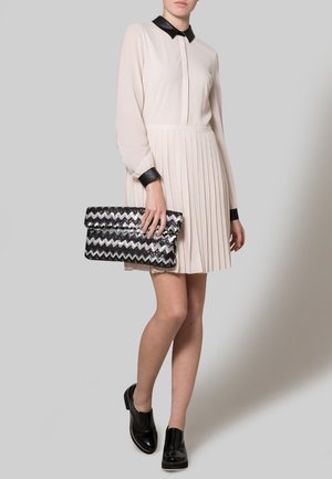 Dorothy Perkins Psaníčko - black