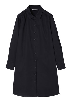 Juoda su ilgomis rankovėmis suknelė su apykakle, mygtukų užsegimu, klostuotais pečiais ir tiesiu apvadu su užapvalintais kraštais.