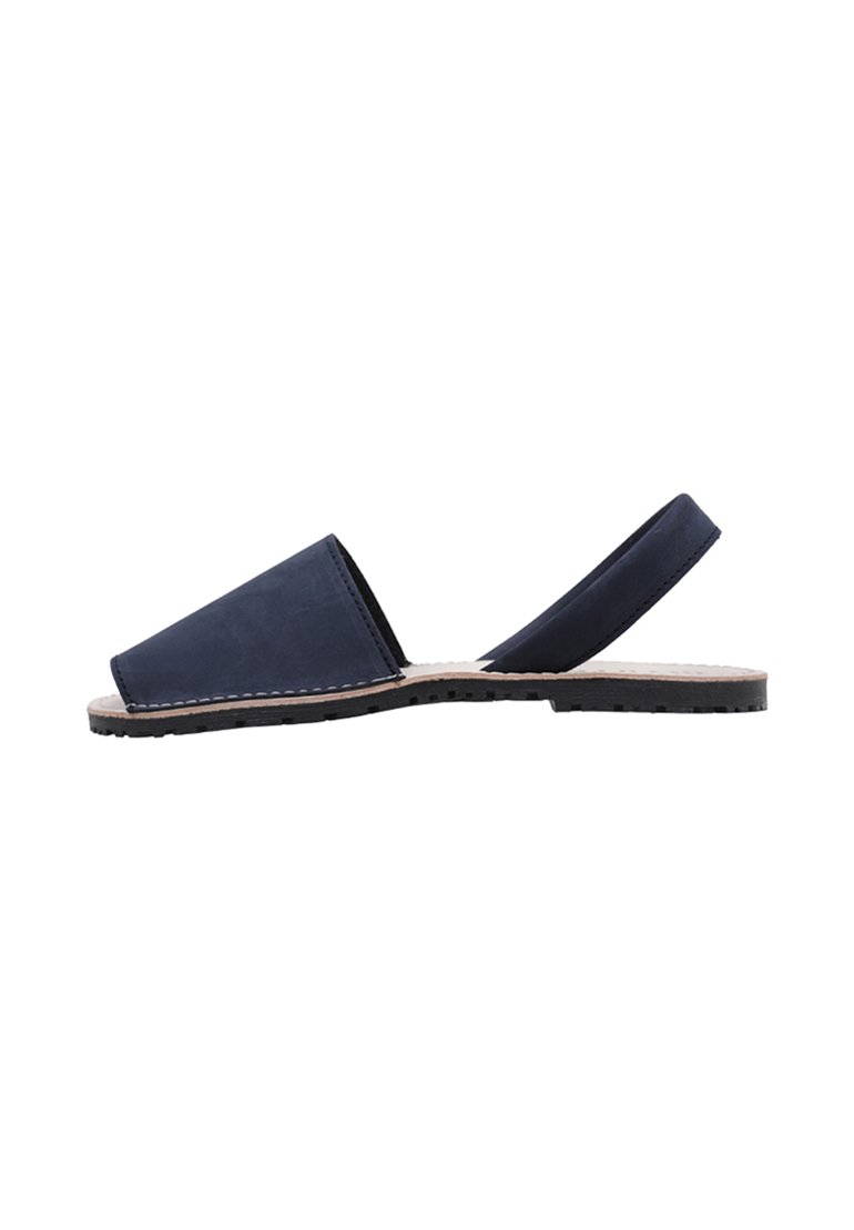 Sandalias de cuero azul marino tipo slip-on con una parte delantera sólida y una correa trasera, que presentan una suela texturizada para mayor agarre y detalles de costura alrededor de los bordes.