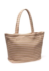 Beige randig tygväska av texturerat material med två robusta handtag. Har horisontella linjer i olika nyanser för en unik design.