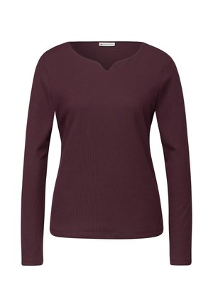 Bluzka z długim rękawem w głębokim bordowym kolorze, o fakturze prążkowanej, z szerokim dekoltem w kształcie litery V i zaokrąglonym dołem, wykonana z elastycznej tkaniny.
