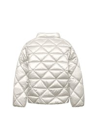 Kvadreni puf jakna u sjajnom boji off-white, s visokim ovratnikom i dijamantnim uzorkom po cijeloj površini. Nema vidljivih zatvarača.