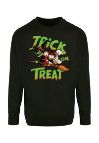 Fekete pulóver Halloween témájú grafikával, amelyen mesehősök vannak, és a "TRICK OR TREAT" felirat zöld és narancssárga színben.