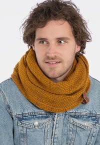 Knit Factory COCO - Colsjaal - ochre tobacco