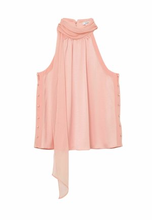 Bezrukávová svetloružová blúzka z šifónu s vysokým nariaseným golierom a dlhou šatkou na viazanie, s gombíkovými detailmi pozdĺž strán.