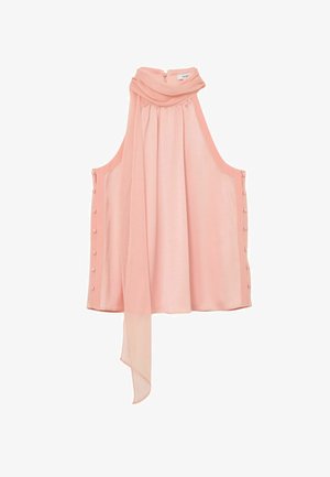 Ärmellose, hellrosa Chiffonbluse mit hohem, gerafftem Kragen und langem Schal, ausgestattet mit Knopfdetails entlang der Seiten.