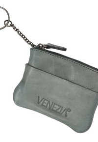 Grauer Lederkartenhalter mit Reißverschluss, geprägtem Logo und einer Ketten-Schlüsselring. Verfügt über eine glatte Textur und eine kompakte, geschwungene Form.