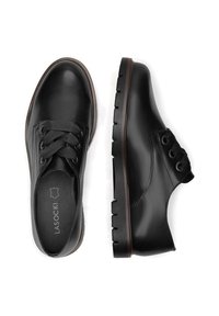 Pantofi negri din piele cu vârf rotund, cu sistem de șiret, și talpă texturată cu model anti-derapant pentru stabilitate. Logo-ul vizibil în interior.