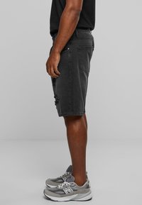 2Y Premium Lühikesed teksad - black