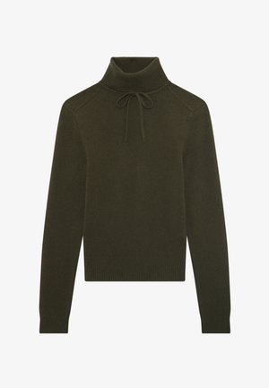 Jersey de punto verde oscuro con cuello alto y lazo ajustable. Presenta puños y dobladillo de canalé, con un logo sutil en la parte delantera.