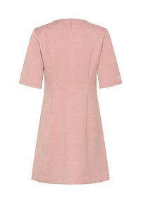 Kurzärmeliges Kleid aus hellrosa Stoff, mit rundem Ausschnitt und Reißverschluss hinten. A-Linien-Silhouette mit nahtloser Textur und klaren Linien.