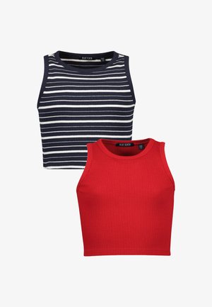 Dwa żeberkowane, bezrękawnikowe crop topy, jeden granatowy w białe poziome paski, drugi gładki czerwony, oba z okrągłymi dekoltami.