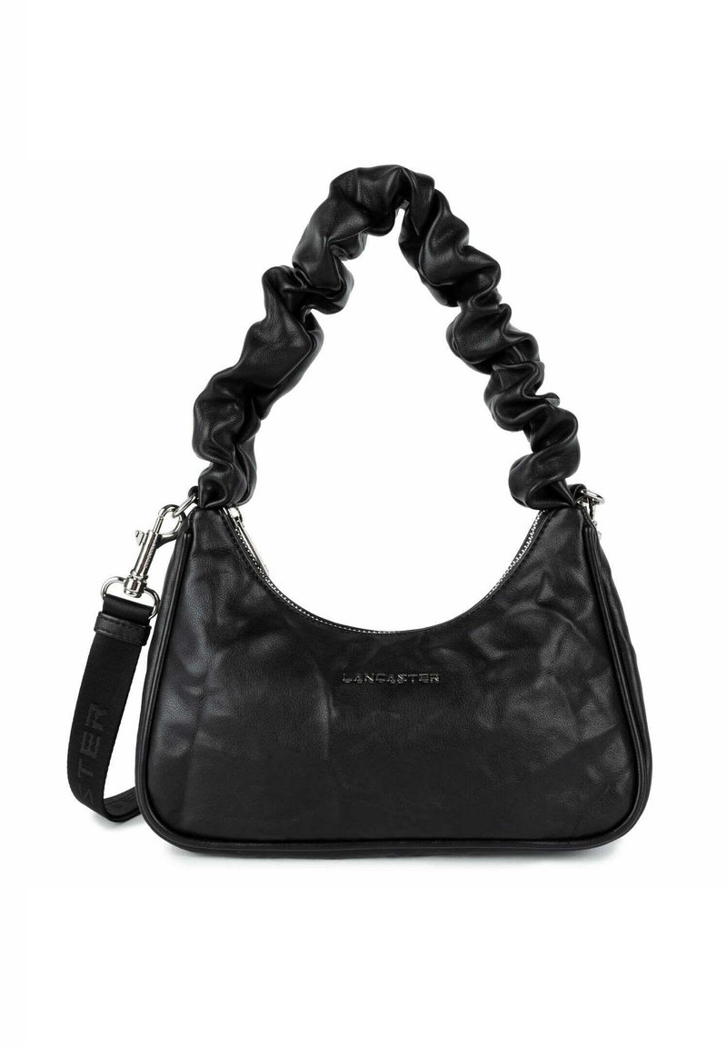 Borsa a tracolla in pelle nera con manico arricciato, caratterizzata da una forma curva, zip argentata e logo impresso sul davanti.