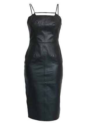 Schwarzes Leder-Midi-Kleid mit schmalen Trägern, quadratischem Ausschnitt, tailliertem Oberteil und leicht tapered Silhouette. Glatte Textur mit Nahtdetails.