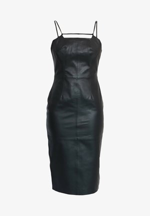 Zwart leren midi-jurk met smalle bandjes, vierkante halslijn, aansluitend lijfje en licht taps toelopende silhouet. Gladde textuur met stikseldetails.